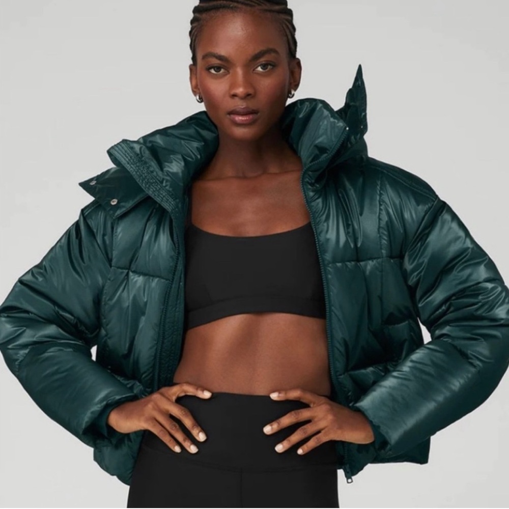 NWOT ALO Yoga Pearlized Pristine Puffer Jacket in Midnight Green